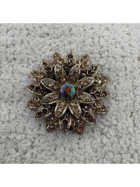 Vintage Gold Tone Rhinestone Flower Scarf Clip AB Center Statement